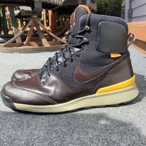 Men’s NIKE STASIS boots size 13